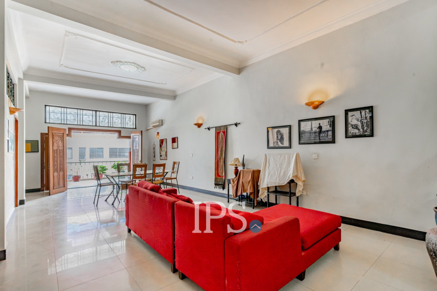Renovated 3 Bedroom Apartment For Rent - Phsar Thmei 3, Phnom Penh