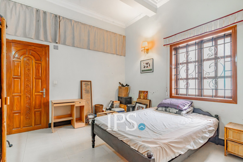 Renovated 3 Bedroom Apartment For Rent - Phsar Thmei 3, Phnom Penh