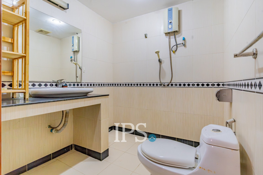 Renovated 3 Bedroom Apartment For Rent - Phsar Thmei 3, Phnom Penh