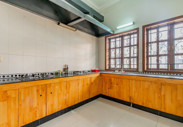 Renovated 3 Bedroom Apartment For Rent - Phsar Thmei 3, Phnom Penh thumbnail