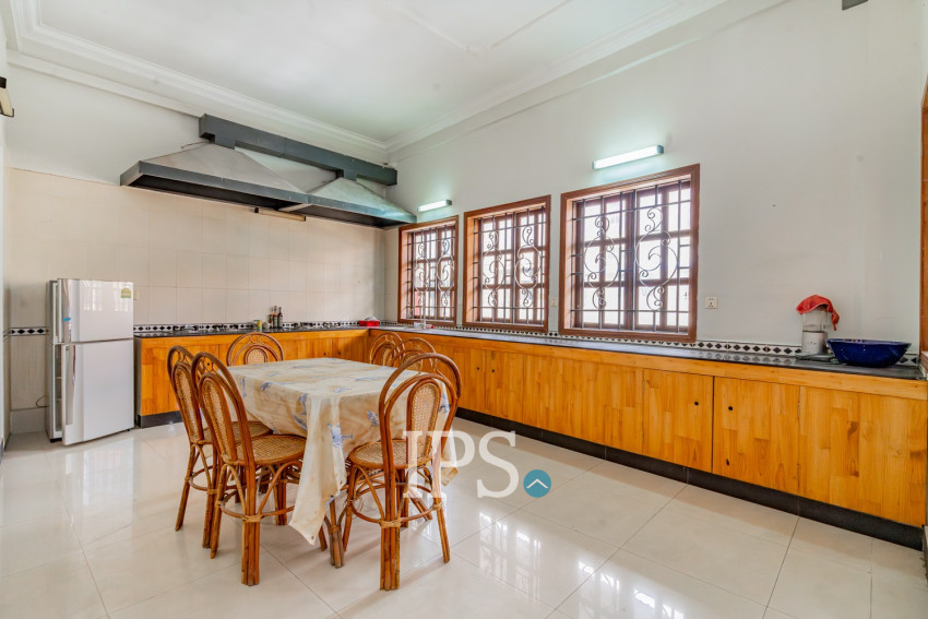 Renovated 3 Bedroom Apartment For Rent - Phsar Thmei 3, Phnom Penh