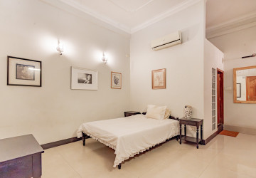 Renovated 3 Bedroom Apartment For Rent - Phsar Thmei 3, Phnom Penh thumbnail