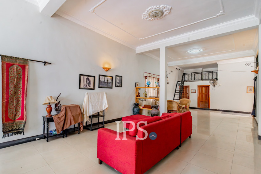 Renovated 3 Bedroom Apartment For Rent - Phsar Thmei 3, Phnom Penh