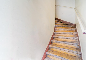 Renovated 3 Bedroom Apartment For Rent - Phsar Thmei 3, Phnom Penh thumbnail