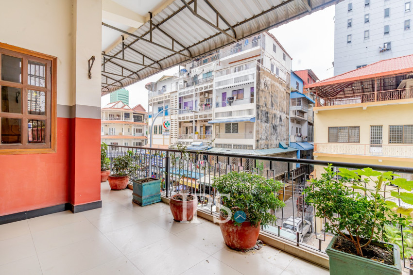 Renovated 3 Bedroom Apartment For Rent - Phsar Thmei 3, Phnom Penh