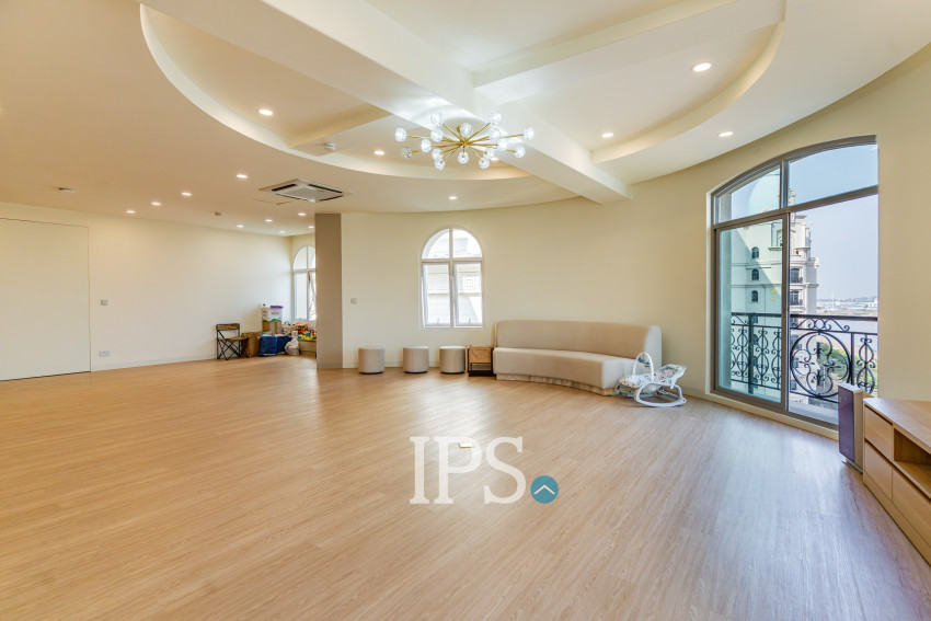 Renovated 5 Bedroom Apartment For Rent - Tonle Bassac, Phnom Penh