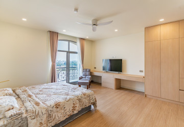 Renovated 5 Bedroom Apartment For Rent - Tonle Bassac, Phnom Penh thumbnail