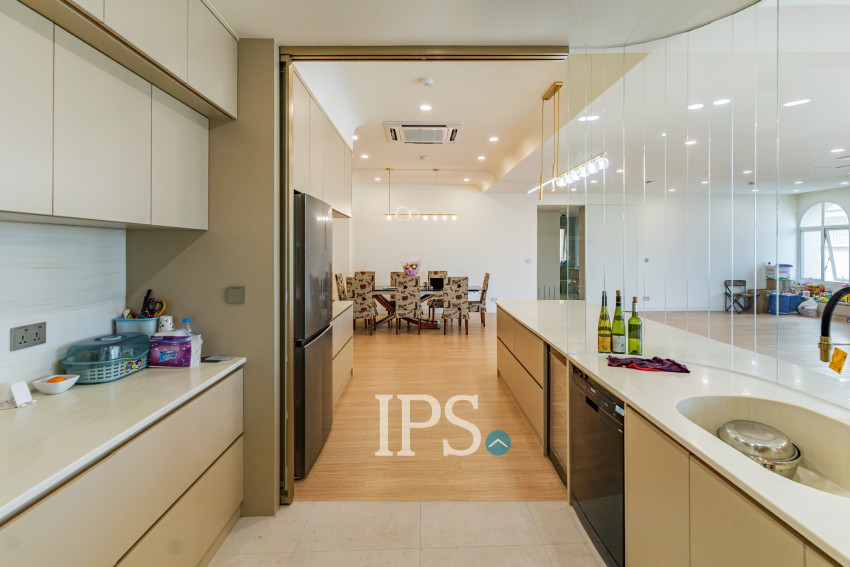 Renovated 5 Bedroom Apartment For Rent - Tonle Bassac, Phnom Penh
