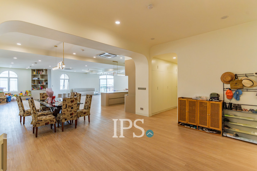Renovated 5 Bedroom Apartment For Rent - Tonle Bassac, Phnom Penh