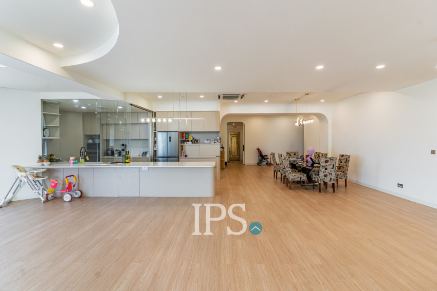Renovated 5 Bedroom Apartment For Rent - Tonle Bassac, Phnom Penh