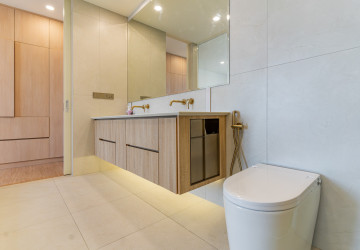 Renovated 5 Bedroom Apartment For Rent - Tonle Bassac, Phnom Penh thumbnail