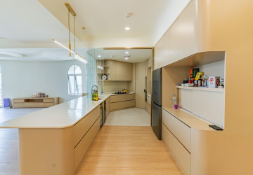 Renovated 5 Bedroom Apartment For Rent - Tonle Bassac, Phnom Penh thumbnail