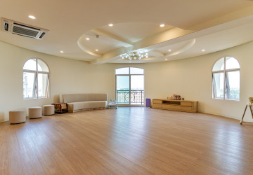 Renovated 5 Bedroom Apartment For Rent - Tonle Bassac, Phnom Penh thumbnail