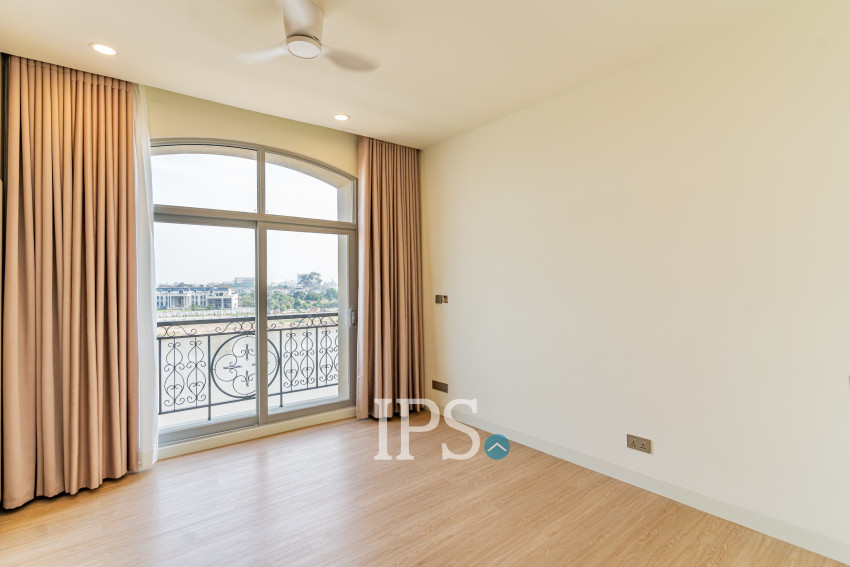 Renovated 5 Bedroom Apartment For Rent - Tonle Bassac, Phnom Penh