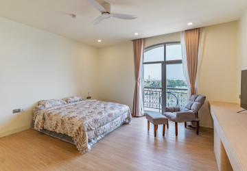 Renovated 5 Bedroom Apartment For Rent - Tonle Bassac, Phnom Penh thumbnail