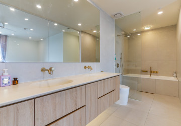 Renovated 5 Bedroom Apartment For Rent - Tonle Bassac, Phnom Penh thumbnail