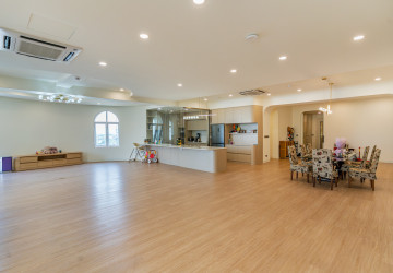 Renovated 5 Bedroom Apartment For Rent - Tonle Bassac, Phnom Penh thumbnail