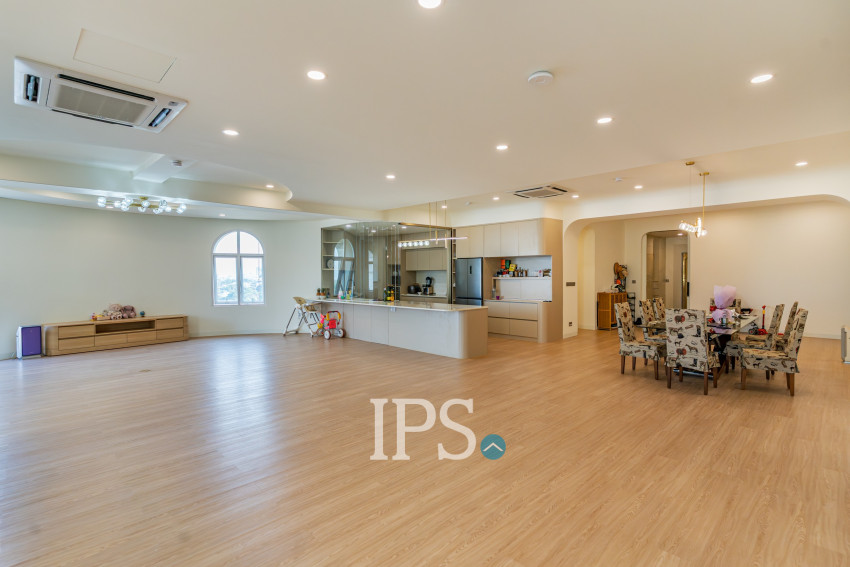 Renovated 5 Bedroom Apartment For Rent - Tonle Bassac, Phnom Penh