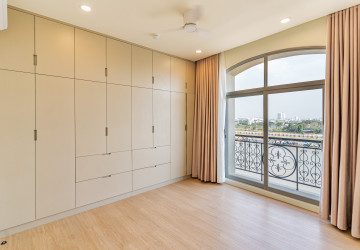 Renovated 5 Bedroom Apartment For Rent - Tonle Bassac, Phnom Penh thumbnail