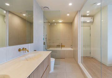 Renovated 5 Bedroom Apartment For Rent - Tonle Bassac, Phnom Penh thumbnail