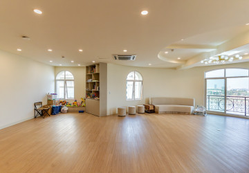 Renovated 5 Bedroom Apartment For Rent - Tonle Bassac, Phnom Penh thumbnail
