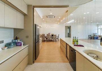 Renovated 5 Bedroom Apartment For Rent - Tonle Bassac, Phnom Penh thumbnail