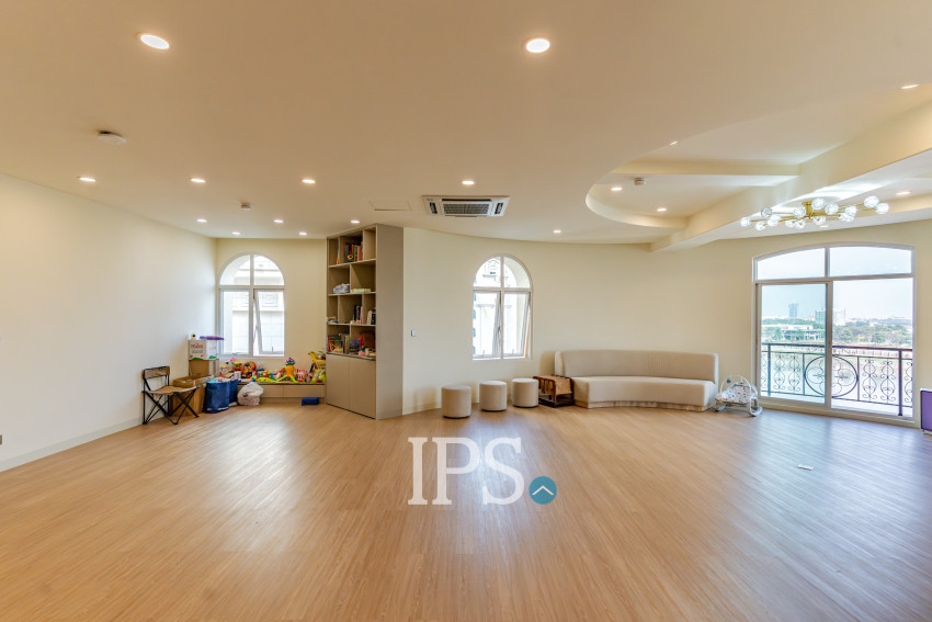 Renovated 5 Bedroom Apartment For Rent - Tonle Bassac, Phnom Penh
