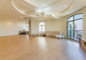 Renovated 5 Bedroom Apartment For Rent - Tonle Bassac, Phnom Penh thumbnail