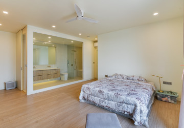 Renovated 5 Bedroom Apartment For Rent - Tonle Bassac, Phnom Penh thumbnail