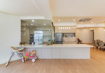Renovated 5 Bedroom Apartment For Rent - Tonle Bassac, Phnom Penh thumbnail