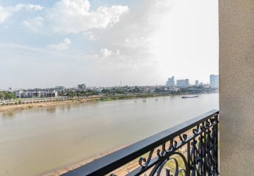 Renovated 5 Bedroom Apartment For Rent - Tonle Bassac, Phnom Penh thumbnail