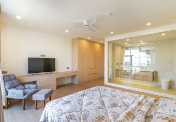 Renovated 5 Bedroom Apartment For Rent - Tonle Bassac, Phnom Penh thumbnail