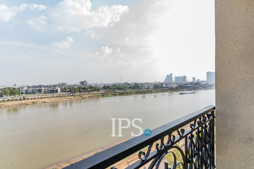 Renovated 5 Bedroom Apartment For Rent - Tonle Bassac, Phnom Penh