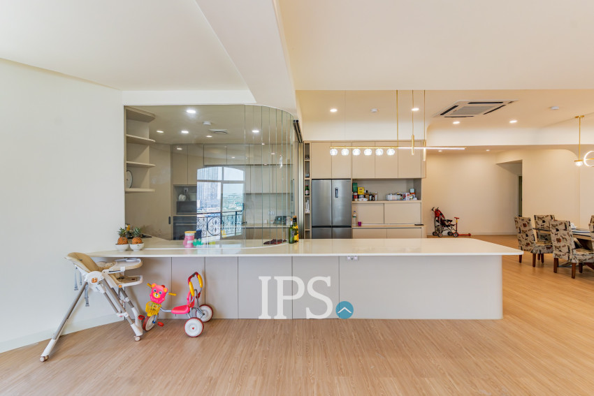 Renovated 5 Bedroom Apartment For Rent - Tonle Bassac, Phnom Penh