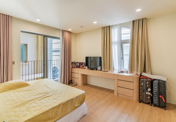 Renovated 5 Bedroom Apartment For Rent - Tonle Bassac, Phnom Penh thumbnail