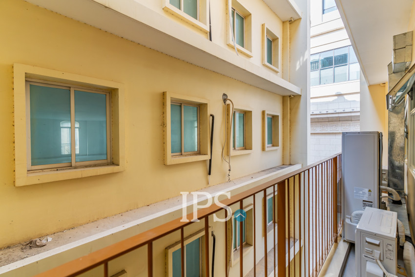 Renovated 5 Bedroom Apartment For Rent - Tonle Bassac, Phnom Penh