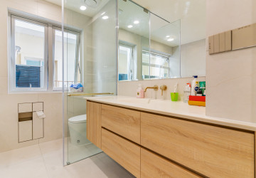 Renovated 5 Bedroom Apartment For Rent - Tonle Bassac, Phnom Penh thumbnail