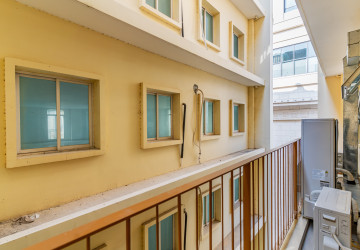 Renovated 5 Bedroom Apartment For Rent - Tonle Bassac, Phnom Penh thumbnail