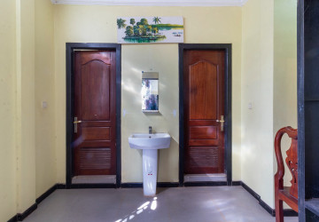 10 Bedroom House For Rent - Kandaek, Prasat Bakong, Siem Reap thumbnail