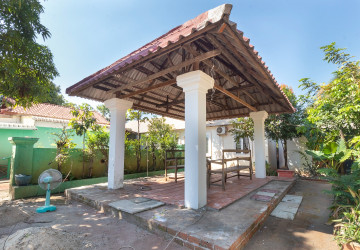 10 Bedroom House For Rent - Kandaek, Prasat Bakong, Siem Reap thumbnail
