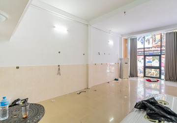 4 Bedroom Shophouse For Rent - Boeng Trabaek, Phnom Penh thumbnail