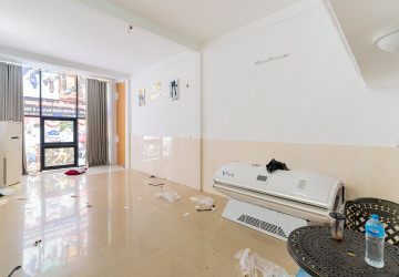 4 Bedroom Shophouse For Rent - Boeng Trabaek, Phnom Penh thumbnail
