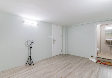 4 Bedroom Shophouse For Rent - Boeng Trabaek, Phnom Penh thumbnail