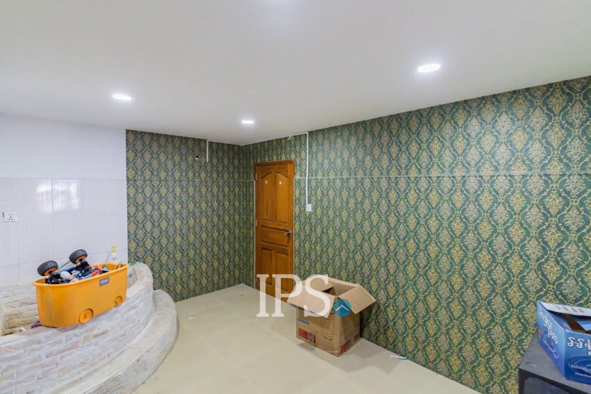 4 Bedroom Shophouse For Rent - Boeng Trabaek, Phnom Penh