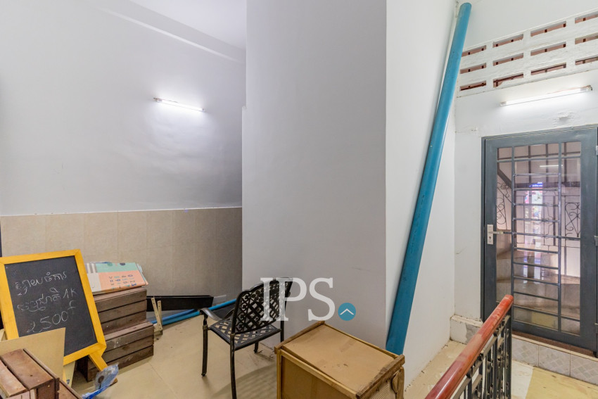 4 Bedroom Shophouse For Rent - Boeng Trabaek, Phnom Penh