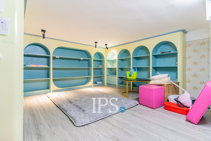 4 Bedroom Shophouse For Rent - Boeng Trabaek, Phnom Penh