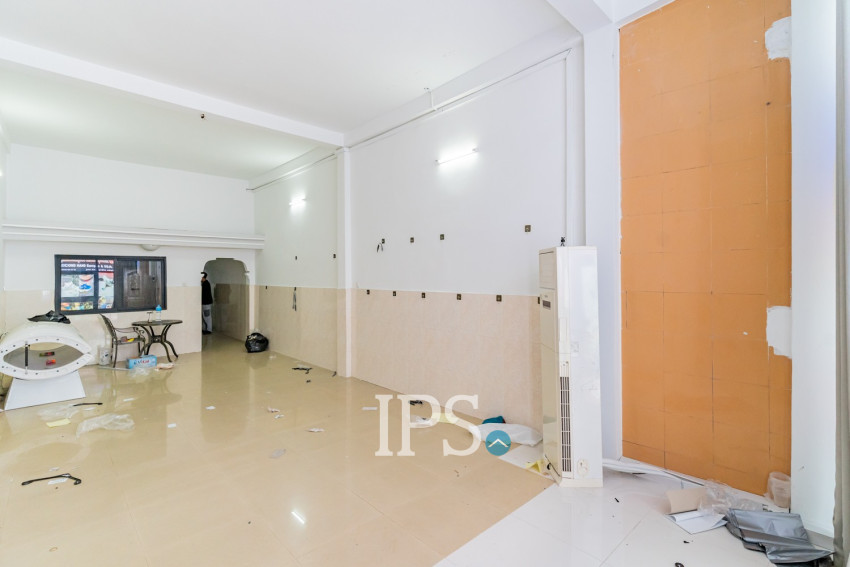 4 Bedroom Shophouse For Rent - Boeng Trabaek, Phnom Penh