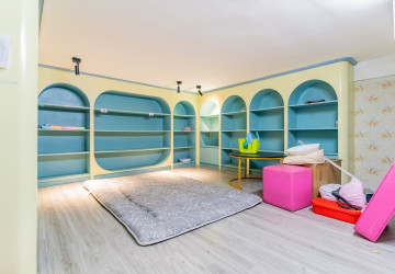 4 Bedroom Shophouse For Rent - Boeng Trabaek, Phnom Penh thumbnail