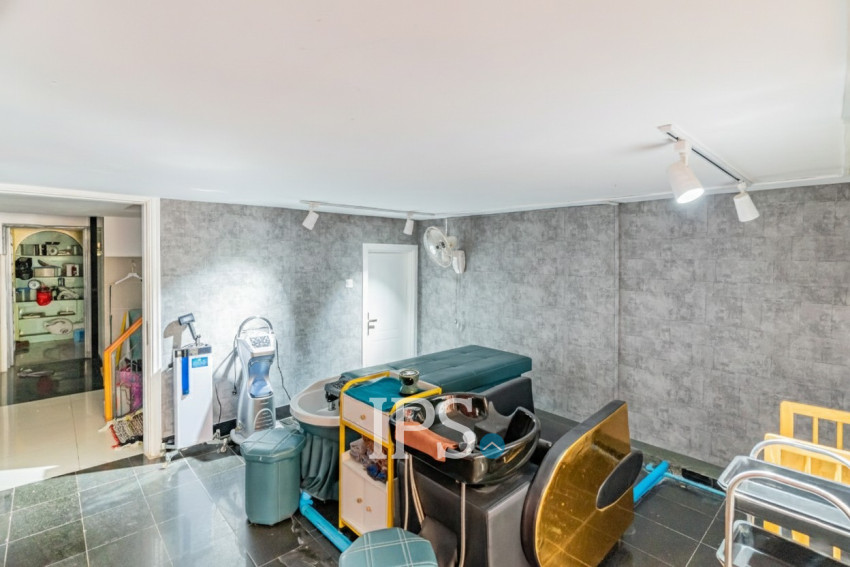 4 Bedroom Shophouse For Rent - Boeng Trabaek, Phnom Penh