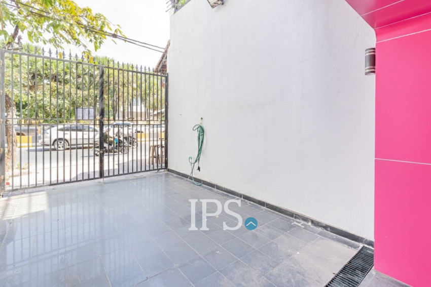 4 Bedroom Shophouse For Rent - Boeng Trabaek, Phnom Penh